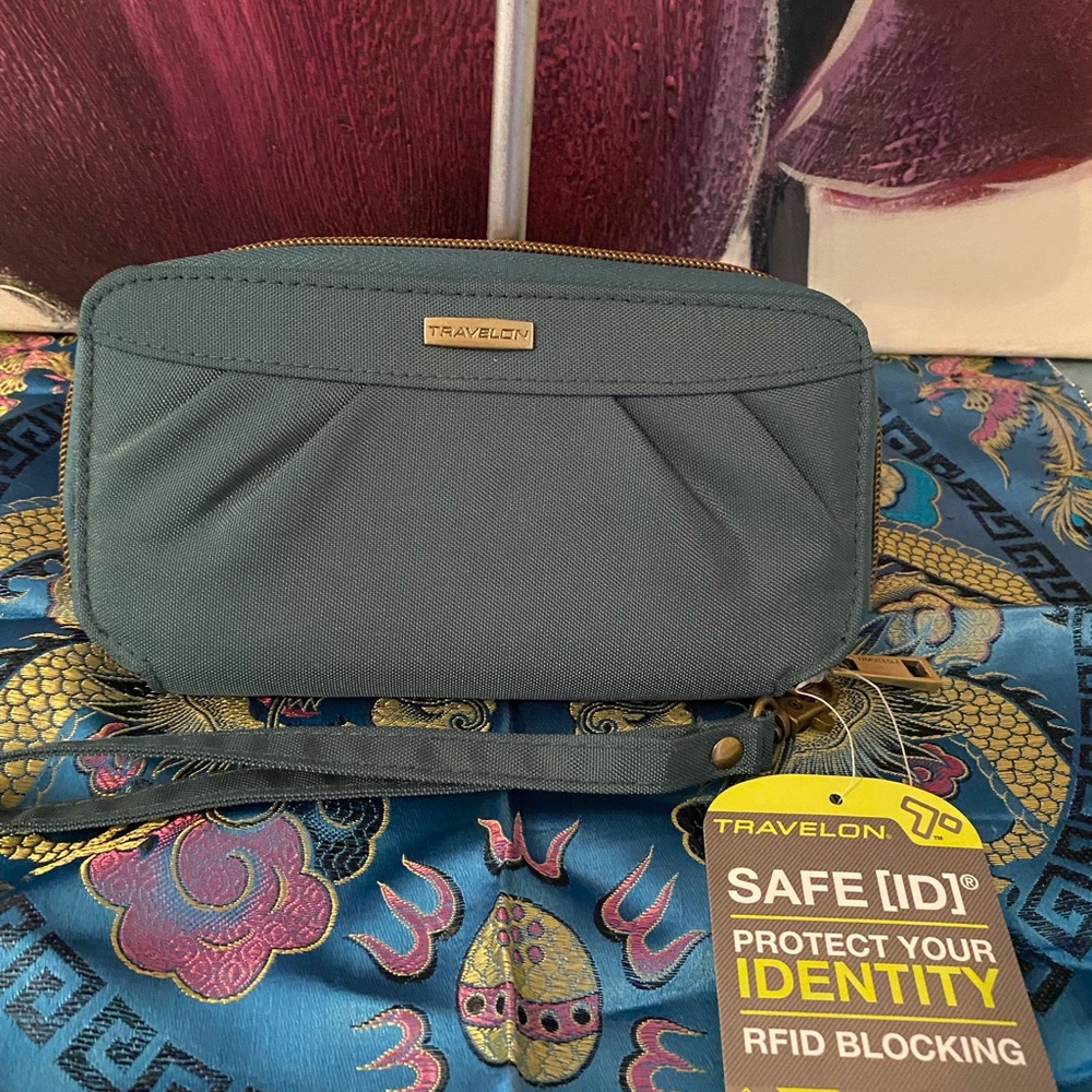 TRAVELON NWT Wallet Wristlet Safe ID